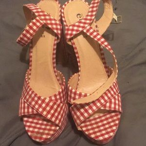 Plaid buckled heels